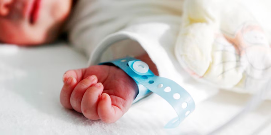 Dos bebés fueron cambiadas al nacer y lo descubrieron por casualidad 40 años después